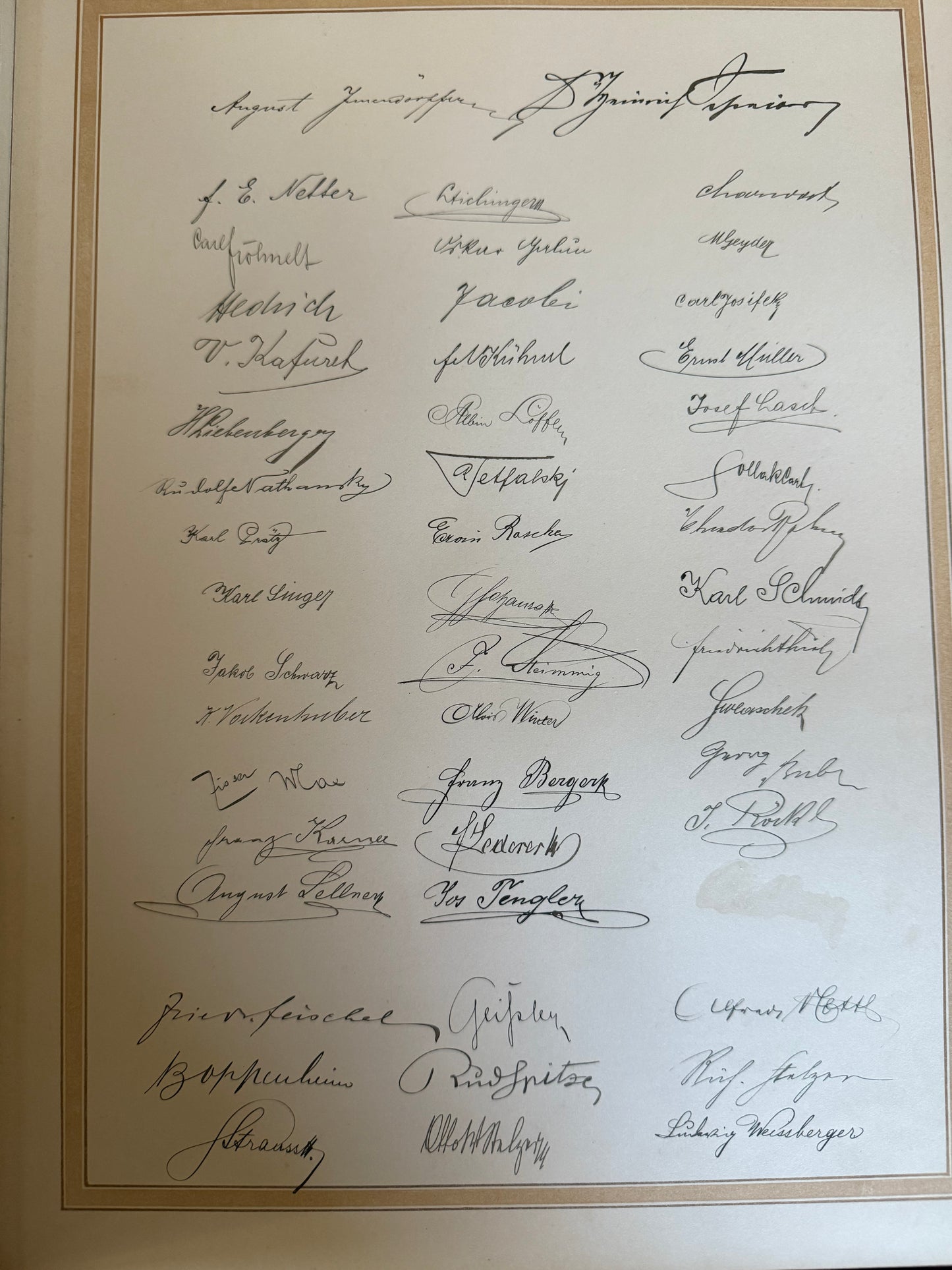 Monumental Viennese Presentation Album | Internationalen Elektrizitätsgesellschaft, 1900